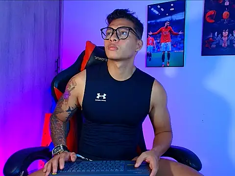 Snapshot of evan_greey chatting on 09.18.25 evan greey online show from 09.18.25