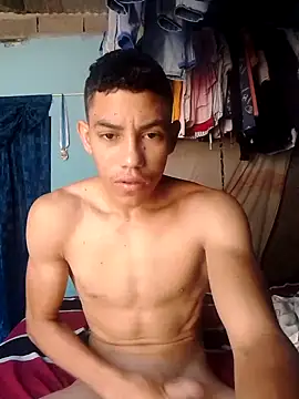 Snapshot of SalariedNudist chatting on 10.04.25 SalariedNudist online show from 10.04.25