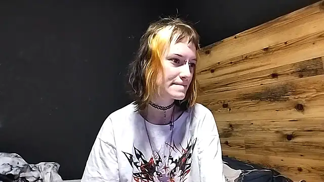 Snapshot of JenaeRadloff chatting on 10.22.25 JenaeRadloff online show from 10.22.25