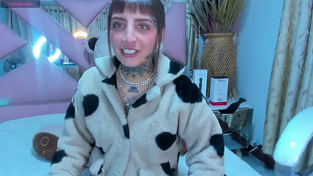 Gyal 8  online show from 09.25.25