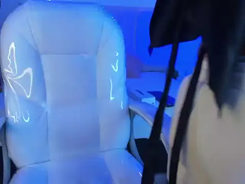 Gyal 8  online show from 10.27.25