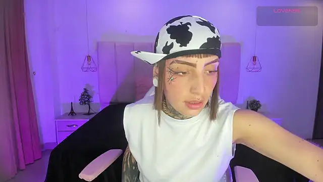 Gyal 8  online show from 12.05.25