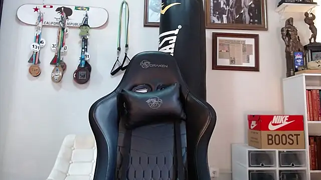 Snapshot of henryhadesflirt chatting on 01.06.26 henryhadesflirt online show from 01.06.26