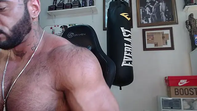 Snapshot of henryhadesflirt chatting on 04.05.26 henryhadesflirt online show from 04.05.26