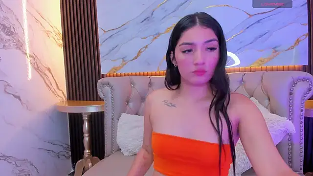 MIA RUSSELL  online show from 10.04.25
