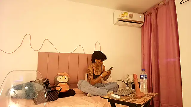 Snapshot of Macarena_leisy chatting on 09.23.25 Macarena leisy online show from 09.23.25