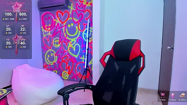 Snapshot of ZOE_ROSE4 chatting on 12.01.25 ZOE ROSE4 online show from 12.01.25