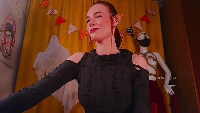 Snapshot of Giantess_Eva chatting on 10.28.25 Giantess Eva online show from 10.28.25