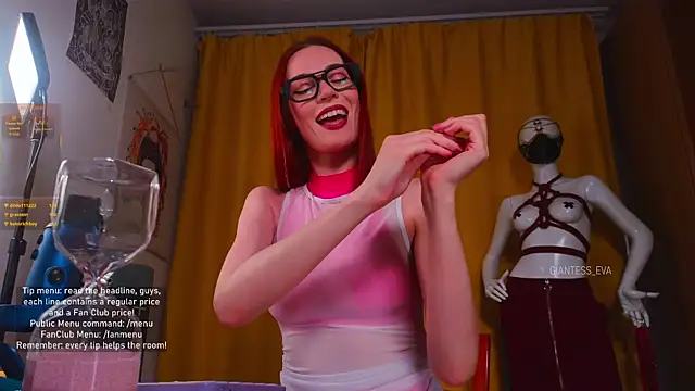 Snapshot of Giantess_Eva chatting on 11.22.25 Giantess Eva online show from 11.22.25