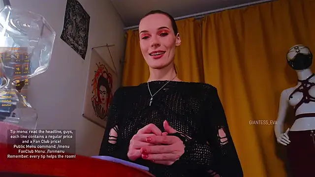 Snapshot of Giantess_Eva chatting on 11.25.25 Giantess Eva online show from 11.25.25