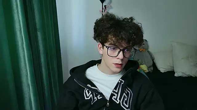 Snapshot of dreamgonetan chatting on 09.27.25 dreamgonetan online show from 09.27.25