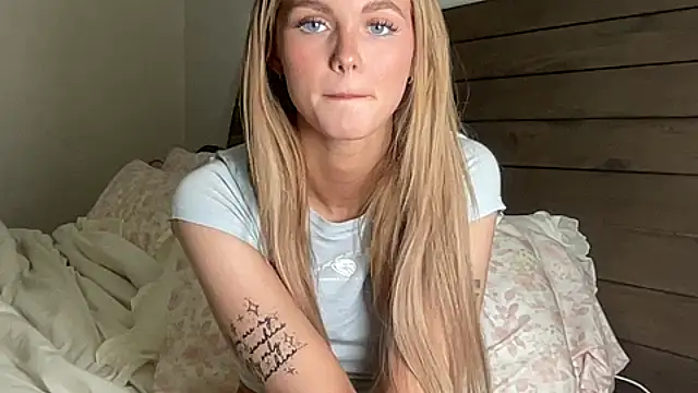 Snapshot of goddesskyliex chatting on 11.20.25 goddesskyliex online show from 11.20.25