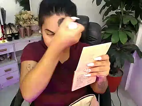 Snapshot of AngelitaDeputouch chatting on 11.11.25 AngelitaDeputouch online show from 11.11.25