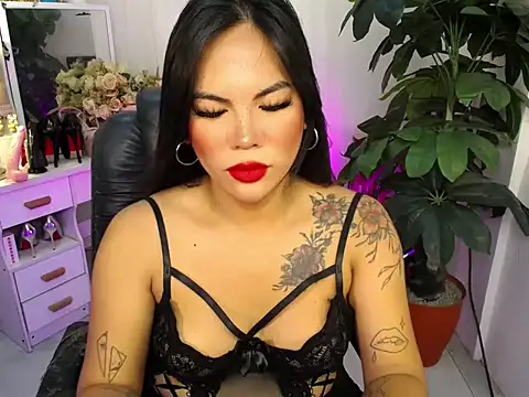 Snapshot of AngelitaDeputouch chatting on 11.19.25 AngelitaDeputouch online show from 11.19.25