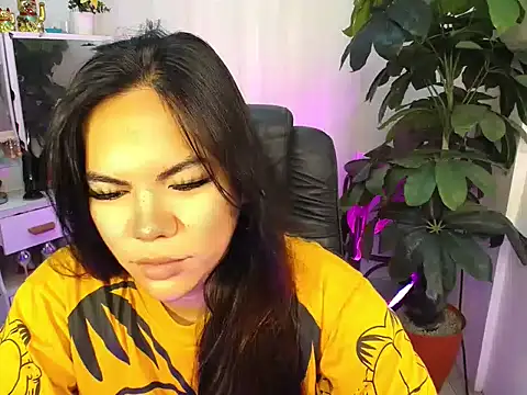 Snapshot of AngelitaDeputouch chatting on 11.23.25 AngelitaDeputouch online show from 11.23.25