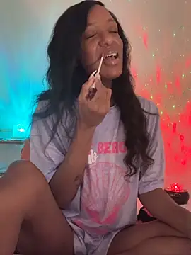 Snapshot of LoveDreaux chatting on 12.18.25 LoveDreaux online show from 12.18.25