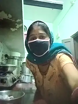 Snapshot of Cute-Charvii chatting on 02.13.26 Cute-Charvii online show from 02.13.26