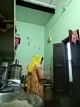 Snapshot of Cute-Charvii chatting on 04.08.26 Cute-Charvii online show from 04.08.26