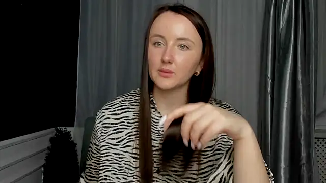 Snapshot of LilaWinks chatting on 10.18.25 LilaWinks online show from 10.18.25