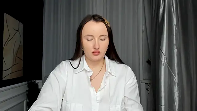 Snapshot of LilaWinks chatting on 12.18.25 LilaWinks online show from 12.18.25