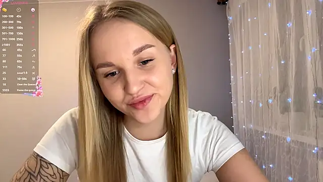 Snapshot of TanekaBoitel chatting on 12.14.25 TanekaBoitel online show from 12.14.25