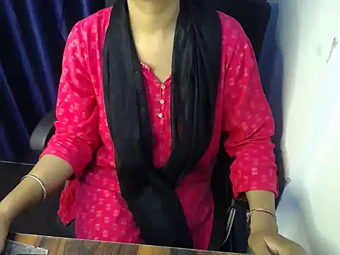 Snapshot of priya_gupta7 chatting on 10.18.25 priya gupta7 online show from 10.18.25
