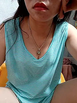 Snapshot of Minssara20 chatting on 10.25.25 Minssara20 online show from 10.25.25