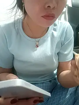 Snapshot of Minssara20 chatting on 11.27.25 Minssara20 online show from 11.27.25