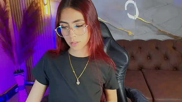 Snapshot of mia_tf chatting on 11.06.25 mia tf online show from 11.06.25