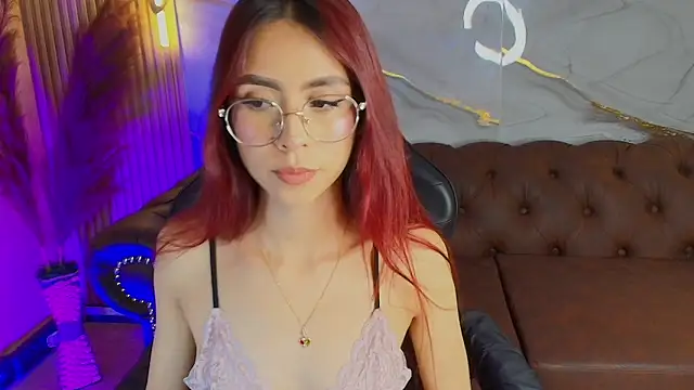 Snapshot of mia_tf chatting on 11.08.25 mia tf online show from 11.08.25