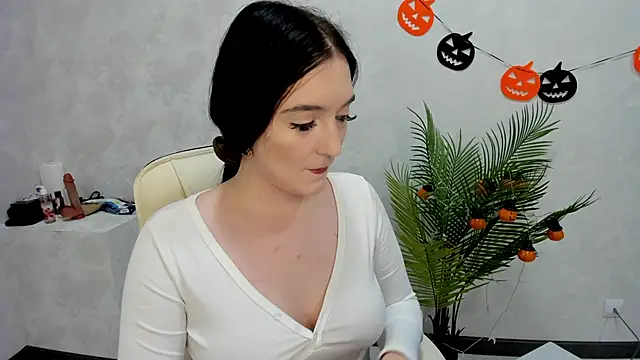 Lesley Wins online show from 10.23.25