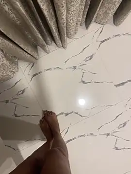 Snapshot of Sexy_2holic3 chatting on 10.26.25 Sexy 2holic3 online show from 10.26.25