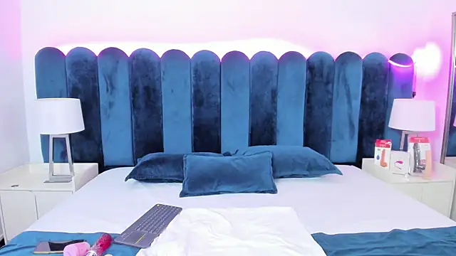 VanessaParis   online show from 11.05.25