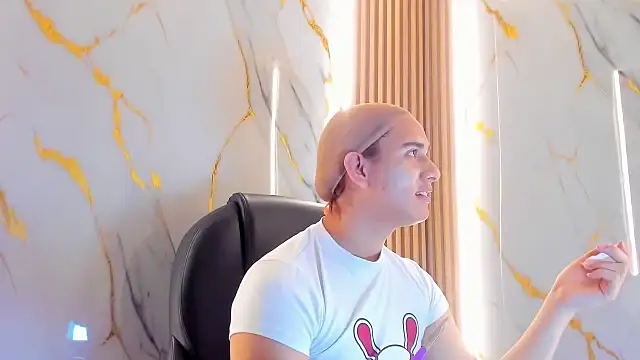 Snapshot of Marian_Cristal chatting on 02.07.26 Marian Cristal online show from 02.07.26