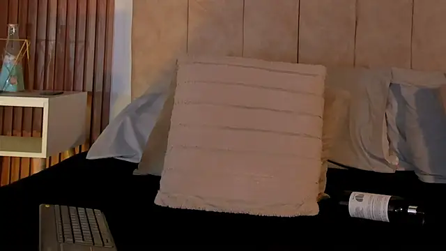 Lauraa saenz11 online show from 10.08.25