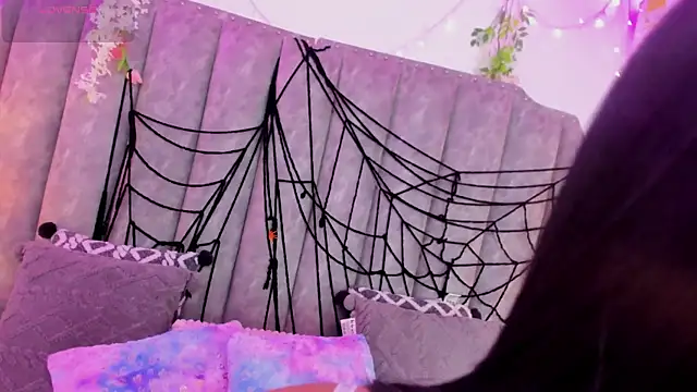 Snapshot of JadeBennett_ chatting on 10.31.25 JadeBennett online show from 10.31.25