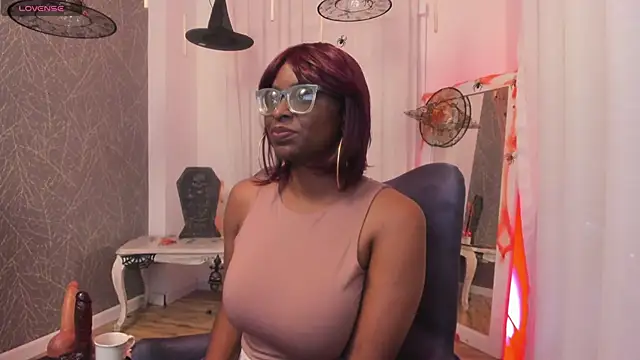 Snapshot of LolaJenkinss chatting on 11.04.25 LolaJenkinss online show from 11.04.25