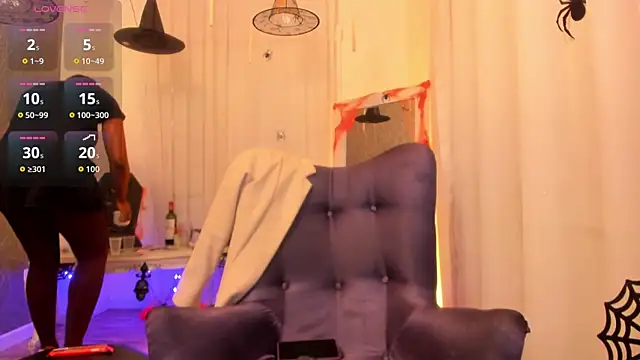 Snapshot of LolaJenkinss chatting on 11.05.25 LolaJenkinss online show from 11.05.25