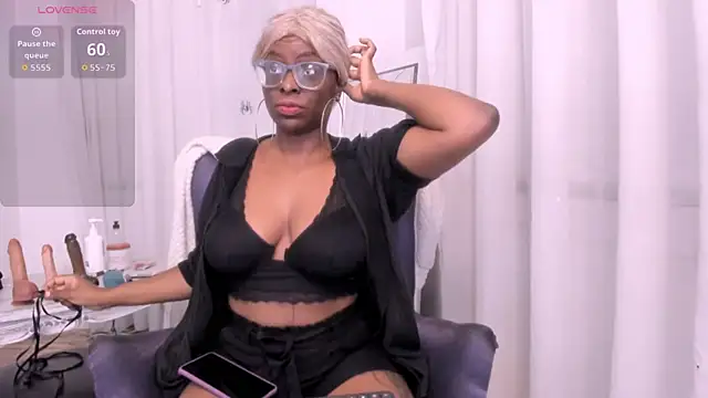 Snapshot of LolaJenkinss chatting on 11.08.25 LolaJenkinss online show from 11.08.25