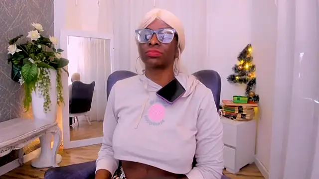 Snapshot of LolaJenkinss chatting on 11.25.25 LolaJenkinss online show from 11.25.25