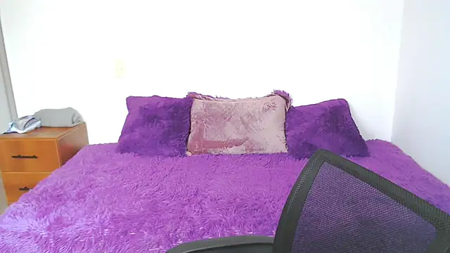 brendasantos 77 online show from 10.20.25