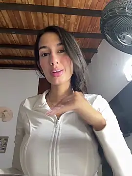 Snapshot of Julieta_Duque chatting on 03.17.26 Julieta Duque online show from 03.17.26