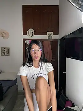 Snapshot of Julieta_Duque chatting on 03.25.26 Julieta Duque online show from 03.25.26