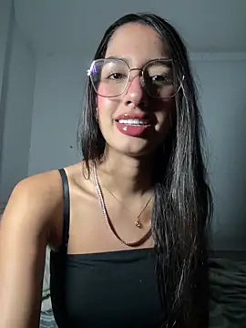 Snapshot of Julieta_Duque chatting on 03.29.26 Julieta Duque online show from 03.29.26