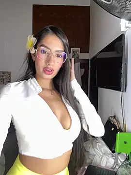 Snapshot of Julieta_Duque chatting on 03.31.26 Julieta Duque online show from 03.31.26