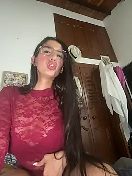 Snapshot of Julieta_Duque chatting on 04.16.26 Julieta Duque online show from 04.16.26