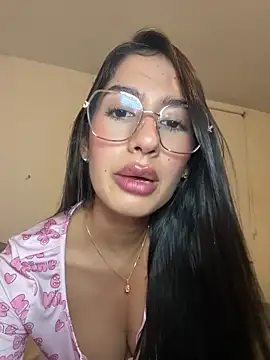Snapshot of Julieta_Duque chatting on 06.10.26 Julieta Duque online show from 06.10.26