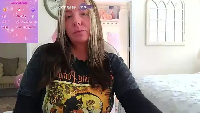 Snapshot of STIFFLERSMOMM chatting on 11.05.25 STIFFLERSMOMM online show from 11.05.25