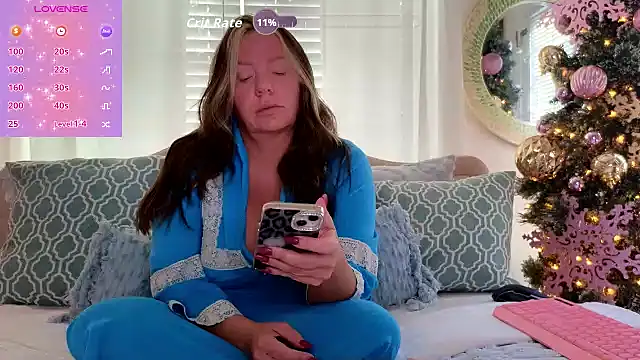 Snapshot of STIFFLERSMOMM chatting on 11.23.25 STIFFLERSMOMM online show from 11.23.25