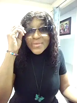 Snapshot of SONDRADAYAN chatting on 10.03.25 SONDRADAYAN online show from 10.03.25